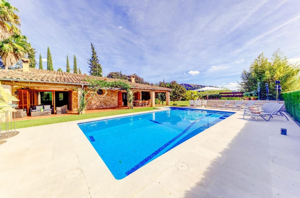 Property building, Swimming pool, Swimming pool, sunbed