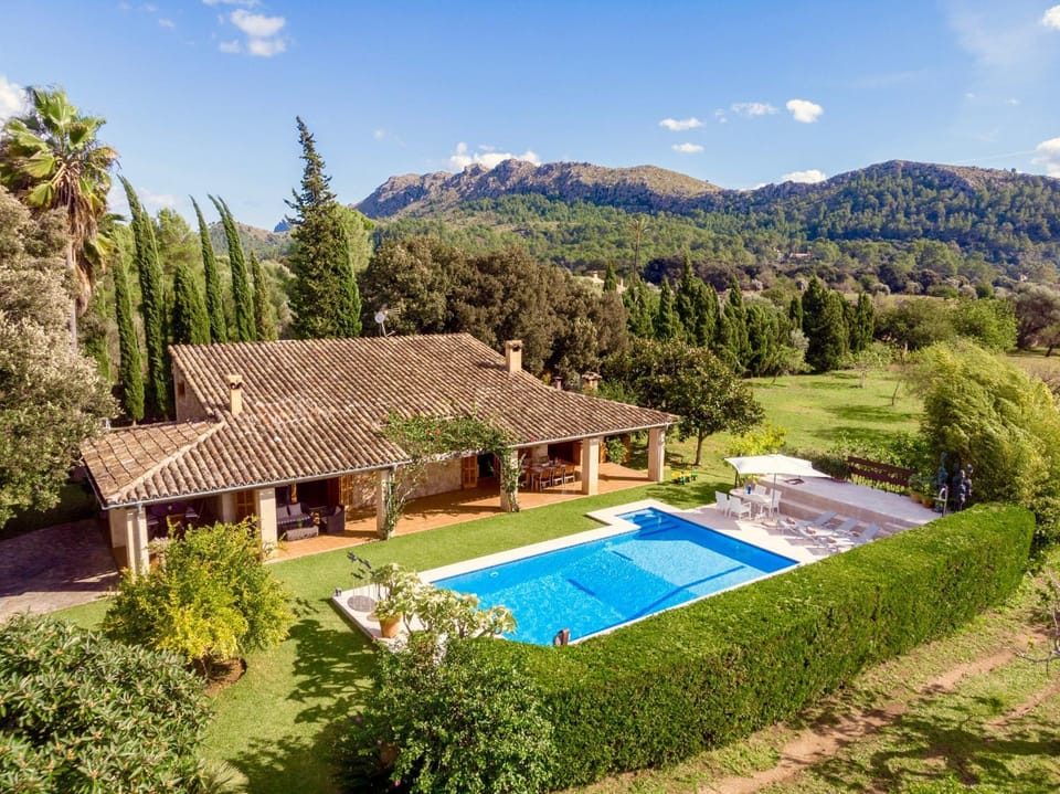Property building, Off site, Natural landscape, Bird's eye view, Mountain view, Swimming pool