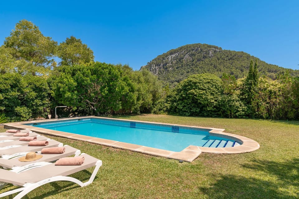 Nearby landmark, Day, Garden, Mountain view, Pool view, Swimming pool, sunbed
