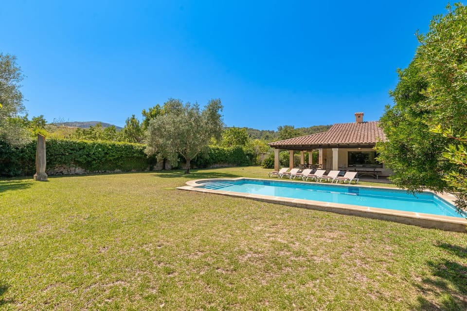 Property building, Day, Garden, Garden view, Swimming pool, sunbed