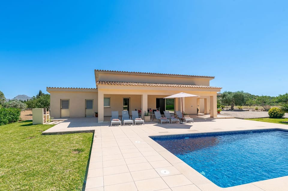 Property building, Patio, Day, Garden, Garden view, Pool view, Swimming pool, sunbed