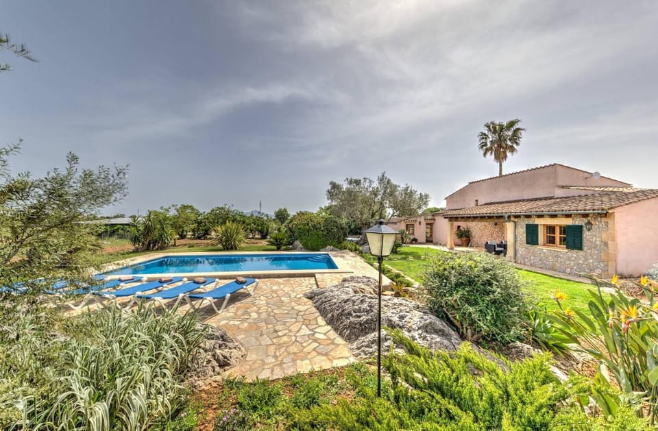 Property building, Spring, Garden, Garden view, Pool view, sunbed