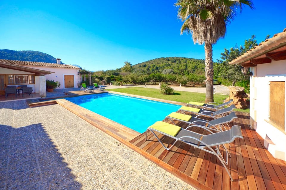Property building, Patio, Mountain view, Pool view, Swimming pool, Swimming pool, sunbed