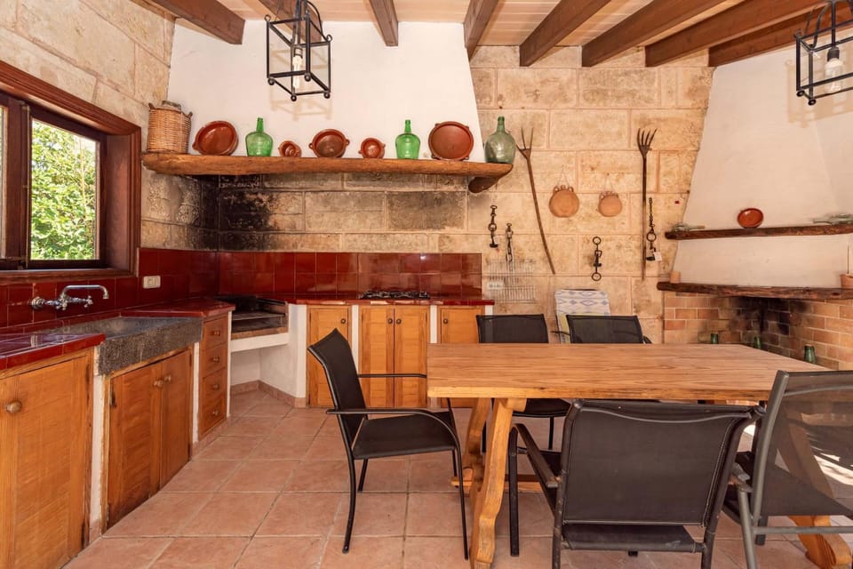 BBQ facilities, Kitchen or kitchenette, Dining area, stove