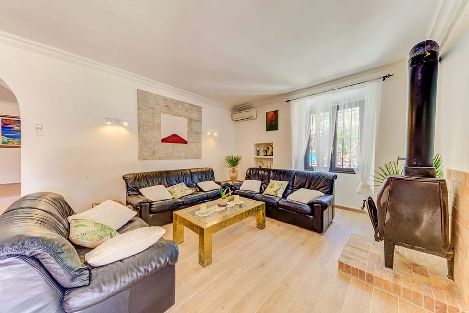 TV and multimedia, Living room, Lounge or bar, Photo of the whole room