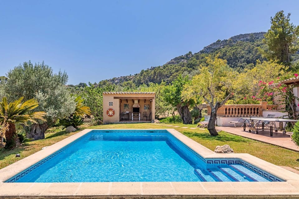 Natural landscape, BBQ facilities, Garden, Garden view, Mountain view, Pool view, Swimming pool