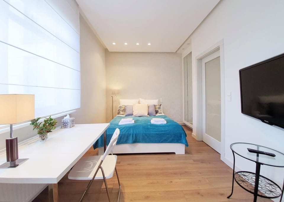TV and multimedia, Photo of the whole room, Decorative detail, Bedroom