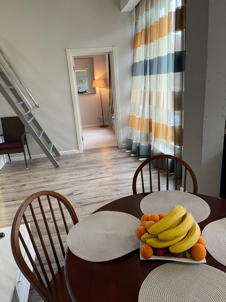 Seating area, Dining area