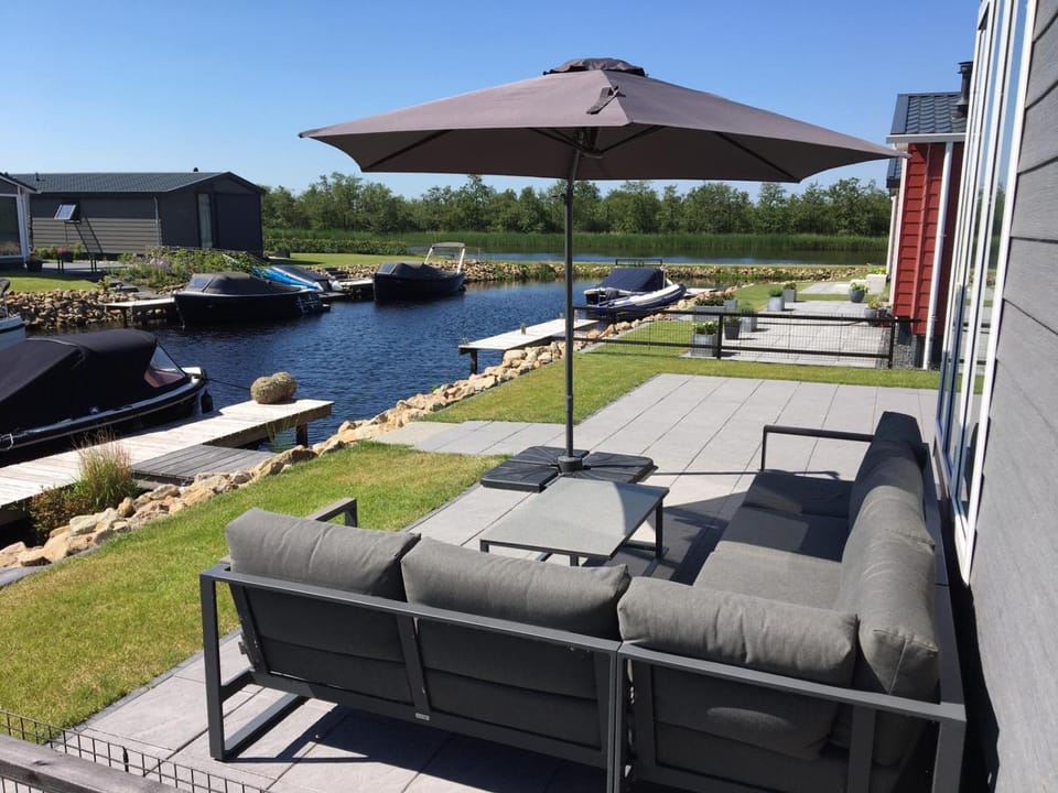 View (from property/room), Balcony/Terrace, Garden view, River view