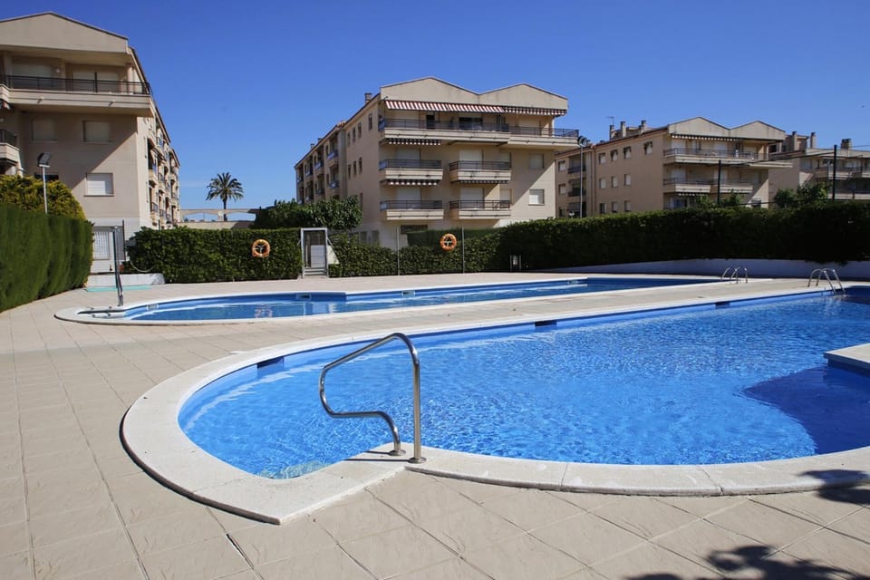 AT039 Comunidad con 2 piscinas, a 5 min a pie de la playa Apartment in Torredembarra