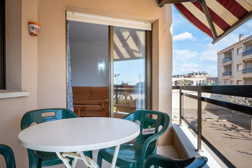AT058 Comunidad con 2 piscinas, a 5 min a pie de la playa Apartment in Torredembarra