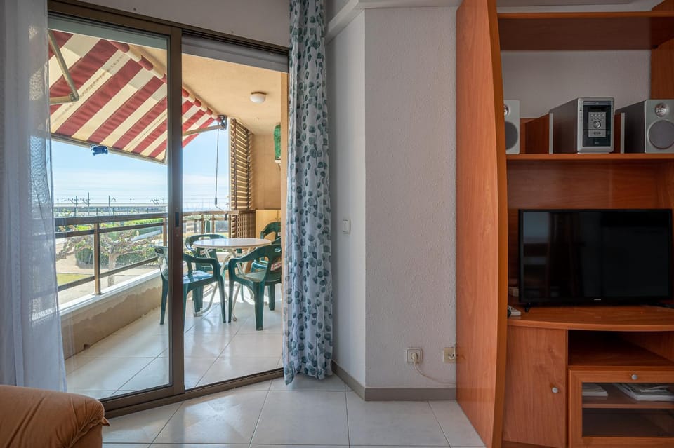 AT058 Comunidad con 2 piscinas, a 5 min a pie de la playa Apartment in Torredembarra