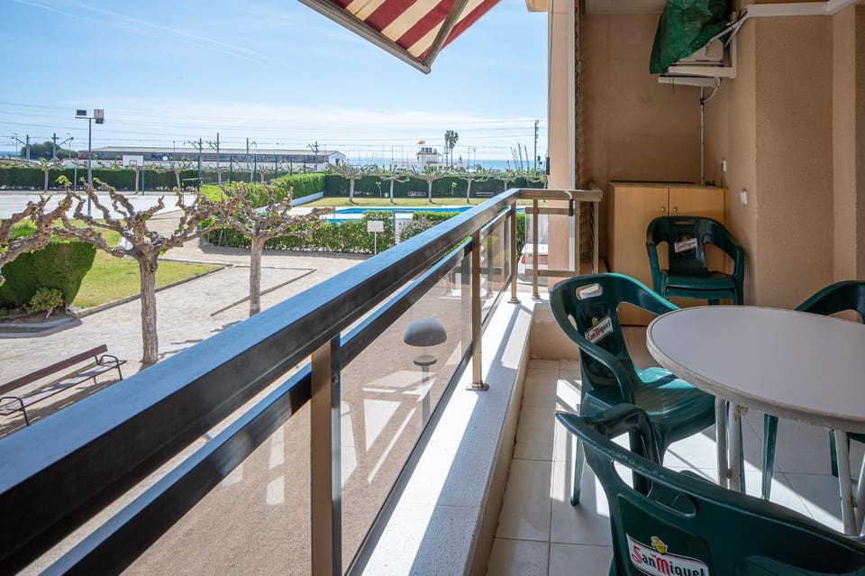 AT058 Comunidad con 2 piscinas, a 5 min a pie de la playa Apartment in Torredembarra