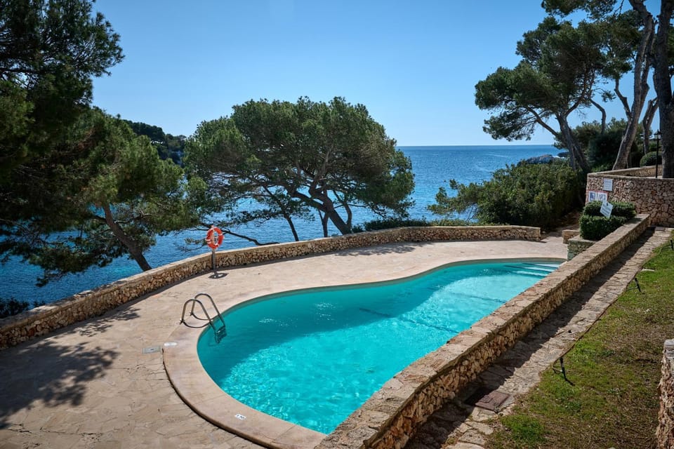 Sea frontline Apartment 'Charo' Pool and Wifi Apartment in Cala Ferrera