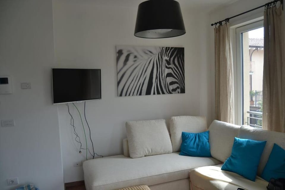 Casa CONTE air conditioning, near Station, Center and Ferry to Bellaggio Apartment in Colico