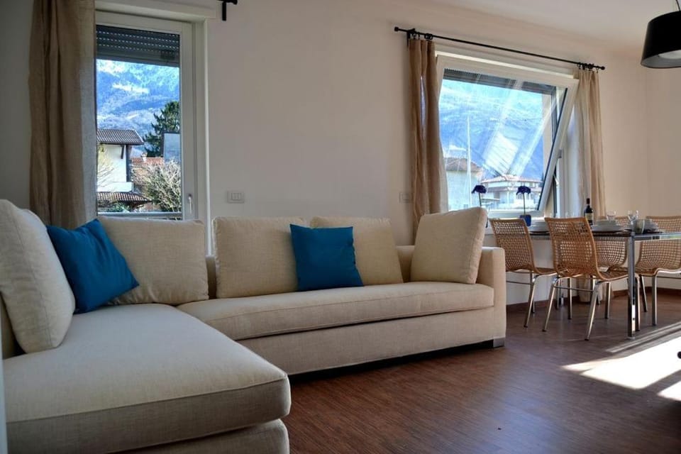 Casa CONTE air conditioning, near Station, Center and Ferry to Bellaggio Apartment in Colico