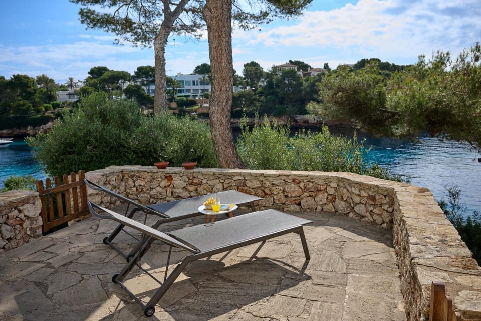 Sea frontline Apartment 'Ernesto'. Pool. WIFI Apartment in Cala Ferrera