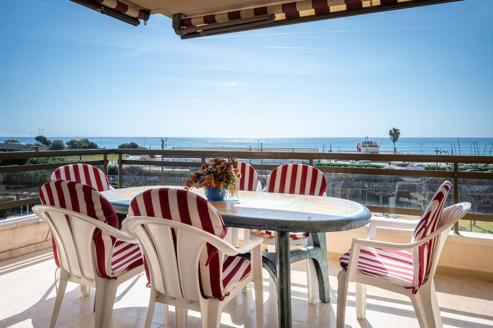 AT126 Con piscina y aire acondicionado, 5 min de la playa Apartment in Torredembarra