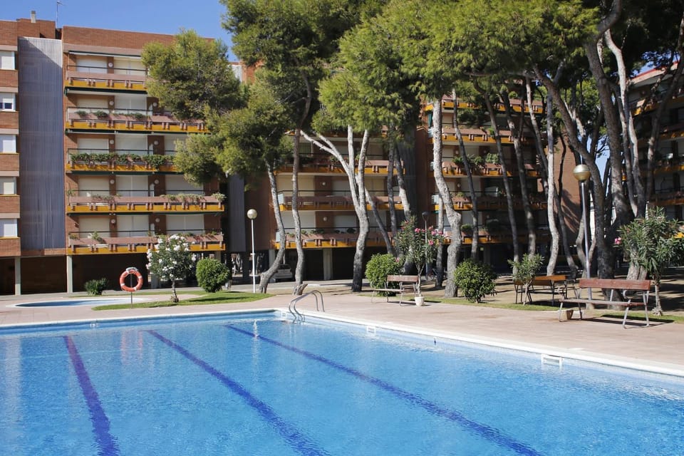 AT132 Els Pins, 1ra línea de la playa, piscina, airco, aparcamiento Apartment in Torredembarra