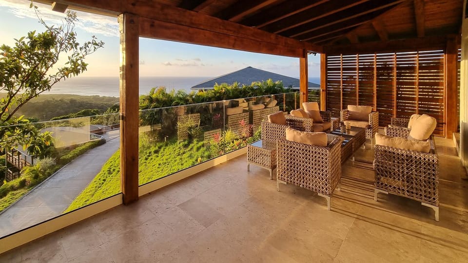 Property building, Balcony/Terrace, Seating area, Sea view