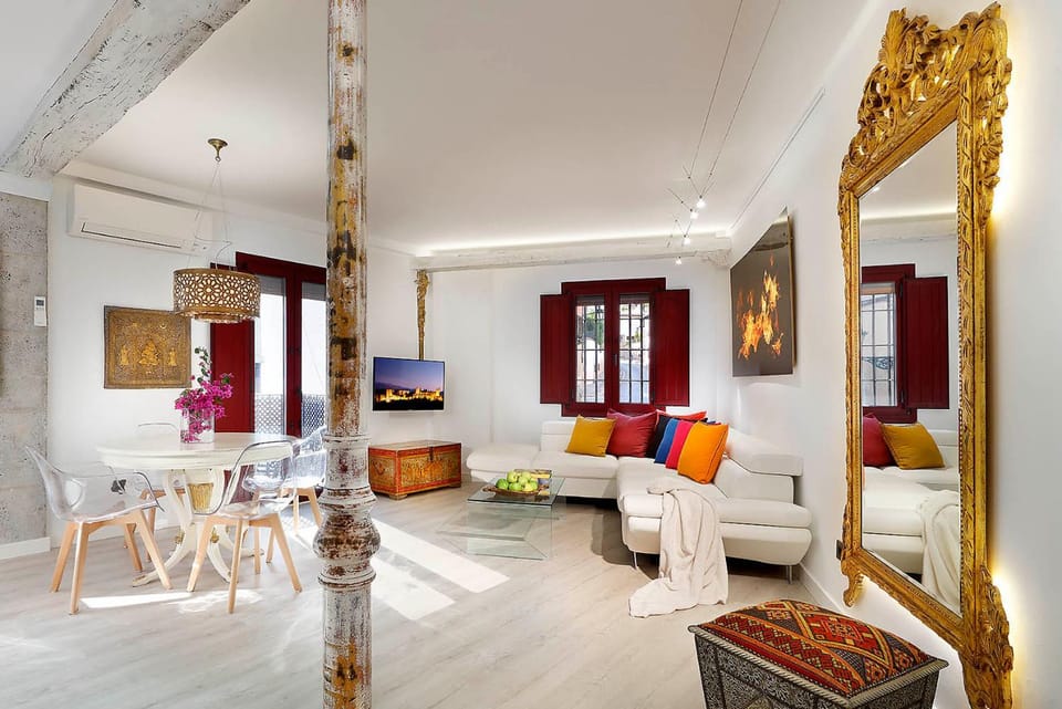 TV and multimedia, Coffee/tea facilities, Balcony/Terrace, Kitchen or kitchenette, Living room, Food and drinks, Photo of the whole room, Decorative detail, Seating area, Dining area, City view, Landmark view, Mountain view, Street view, Sunset