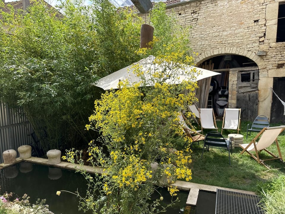 Maison au bord de l’eau Vacation rental in Bourgogne-Franche-Comté
