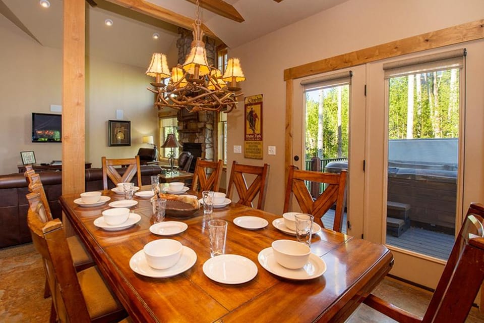 Day, TV and multimedia, Balcony/Terrace, Dining area, fireplace, furniture