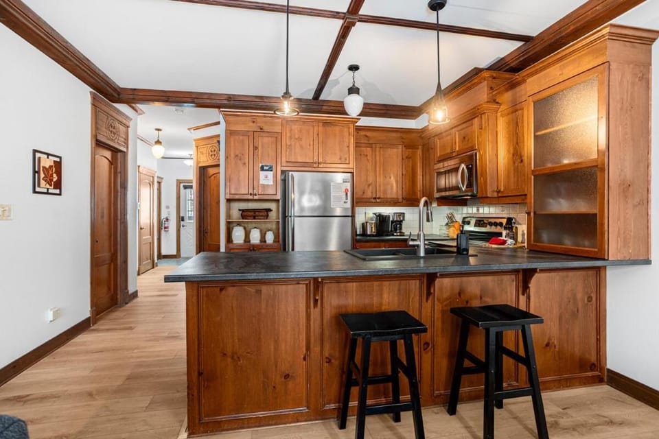 Les Manoirs Wpool & Hot Tub Near Village 120-7 House in Mont-Tremblant