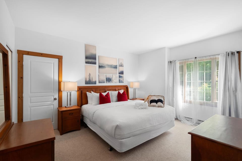 Les Falaises Tremblant - Ski Inout Condo W2bdrs House in Mont-Tremblant