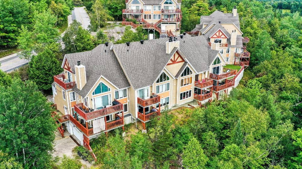Hauts-Bois Ski InOut 2brs w Pool Access 197-4 House in Mont-Tremblant