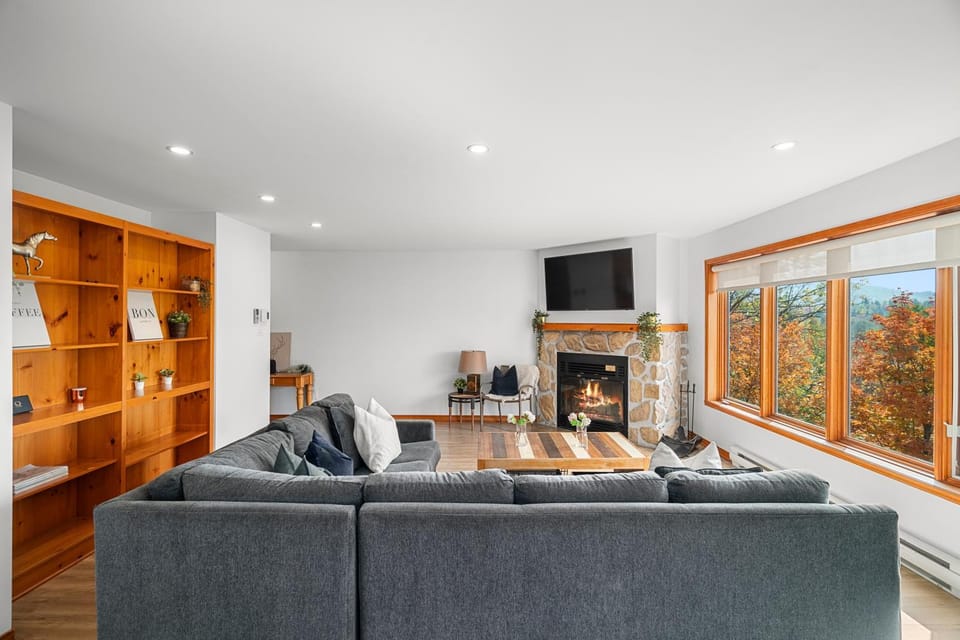 Hauts-Bois Ski InOut 2brs w Pool Access 197-4 House in Mont-Tremblant