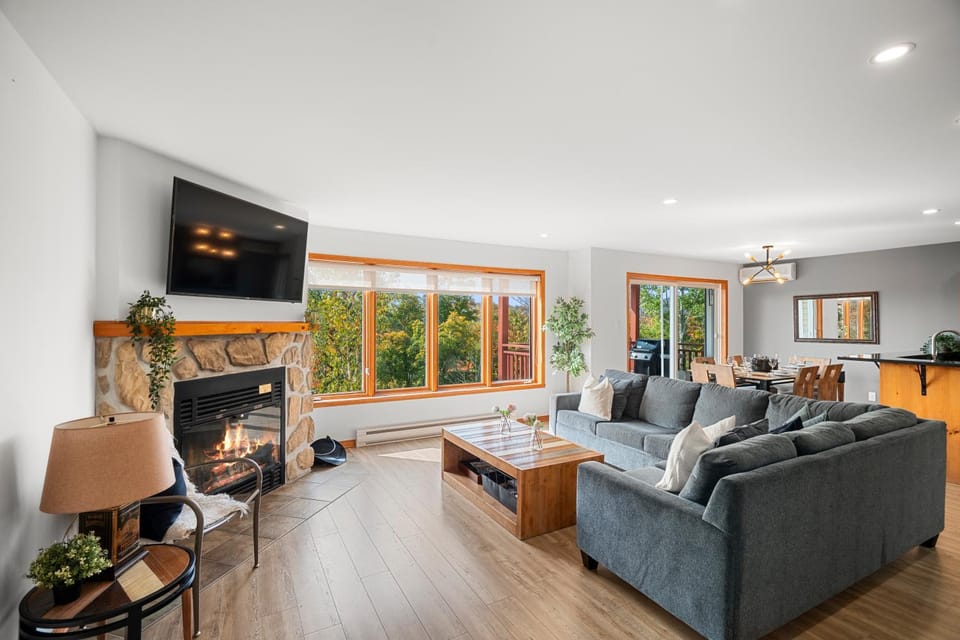 Hauts-Bois Ski InOut 2brs w Pool Access 197-4 House in Mont-Tremblant