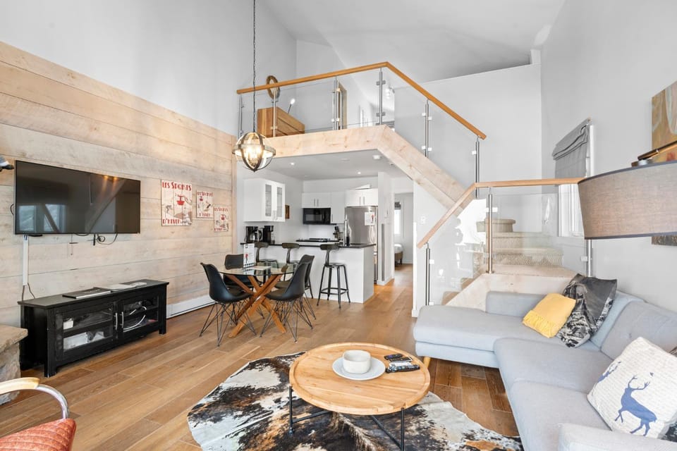 TV and multimedia, Kitchen or kitchenette, Living room, Seating area, Dining area