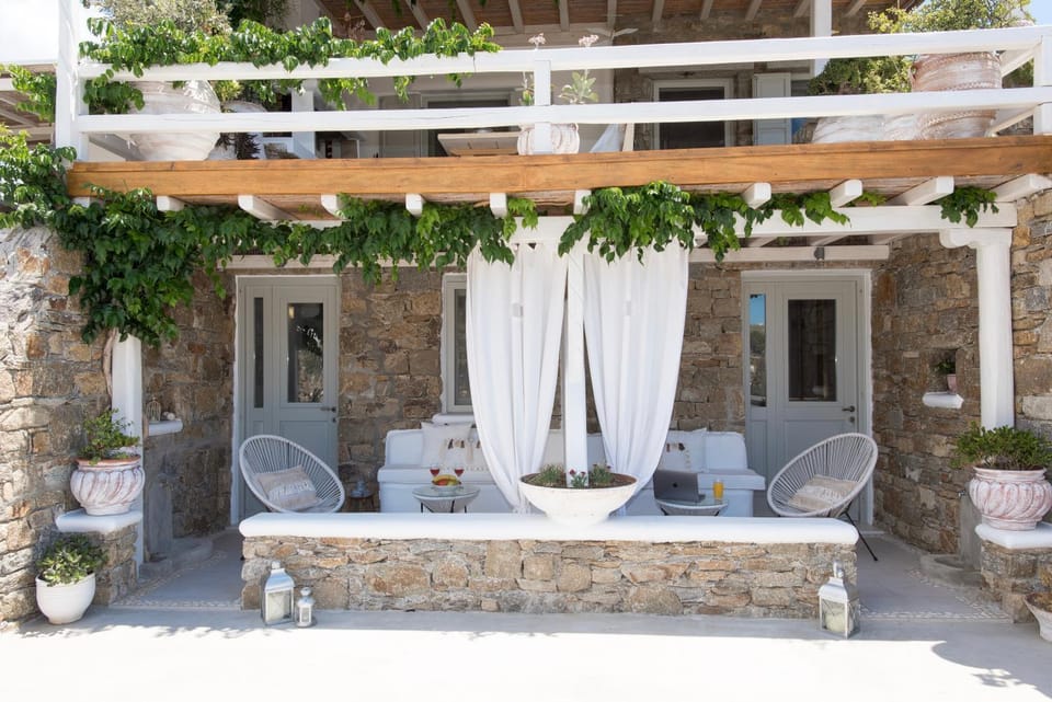 Property building, Patio, Spring, Day, Garden, View (from property/room), Balcony/Terrace, Garden view