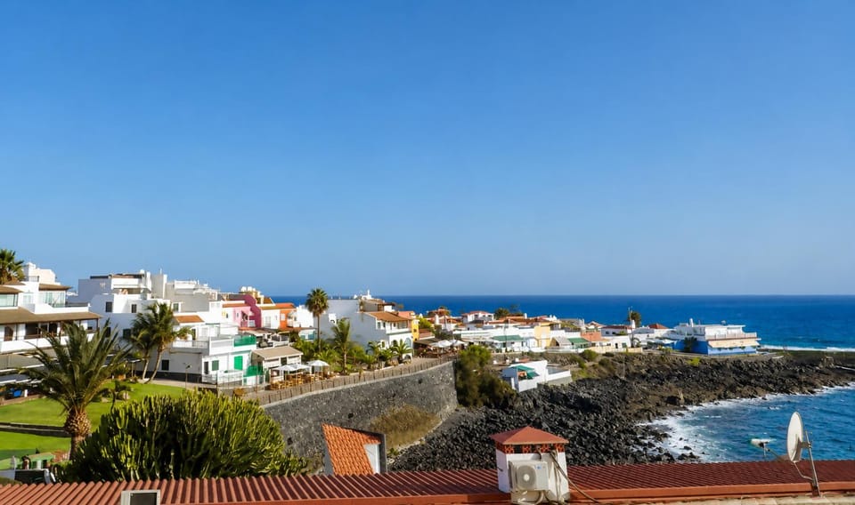 Ático con vistas al mar en el centro de La Caleta Apartment in Canary Islands