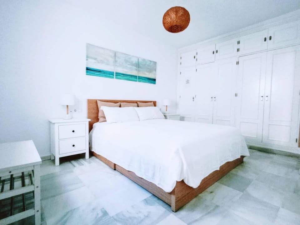 GARUM, luminoso apartamento con parking y patio privado Apartment in Conil de la Frontera