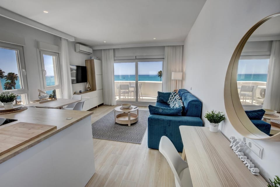 TV and multimedia, Seating area, Sea view