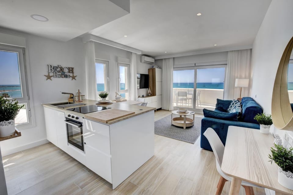 Kitchen or kitchenette, Living room