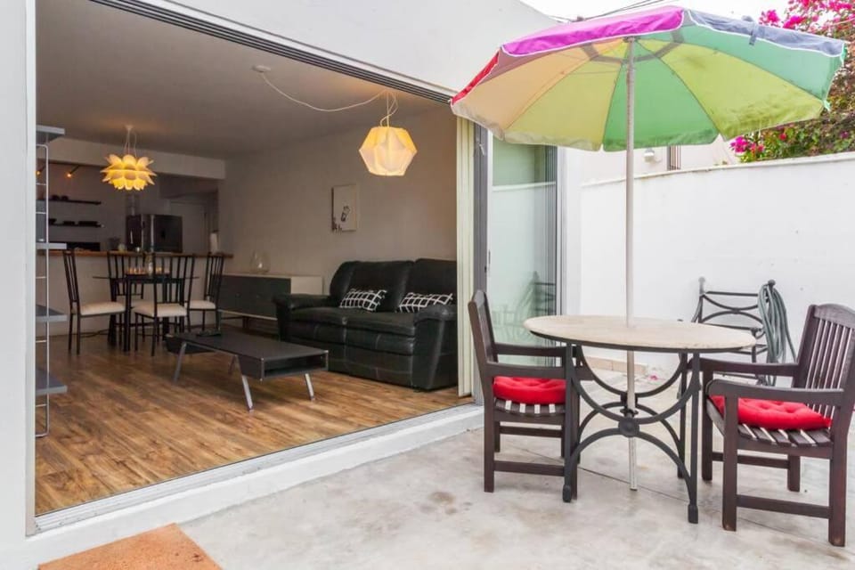 Patio, Living room, Seating area, Dining area