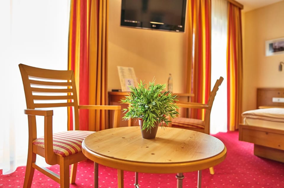 Decorative detail, Seating area