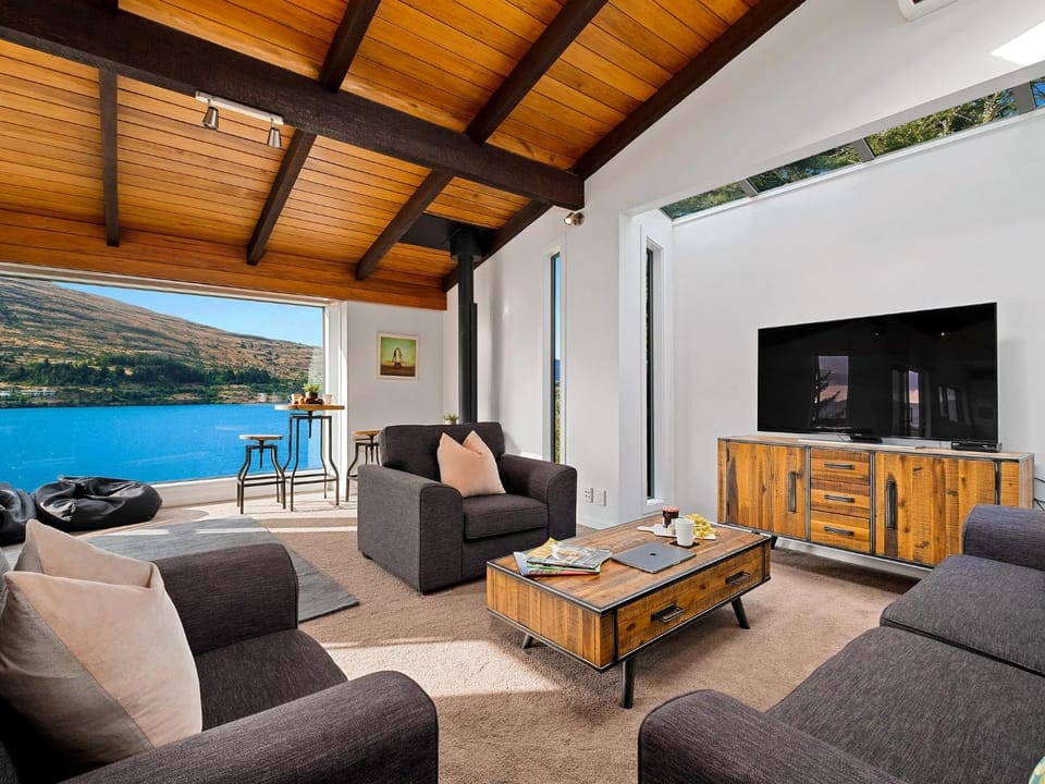 TV and multimedia, Living room, Seating area, Lake view, Mountain view, flat iron