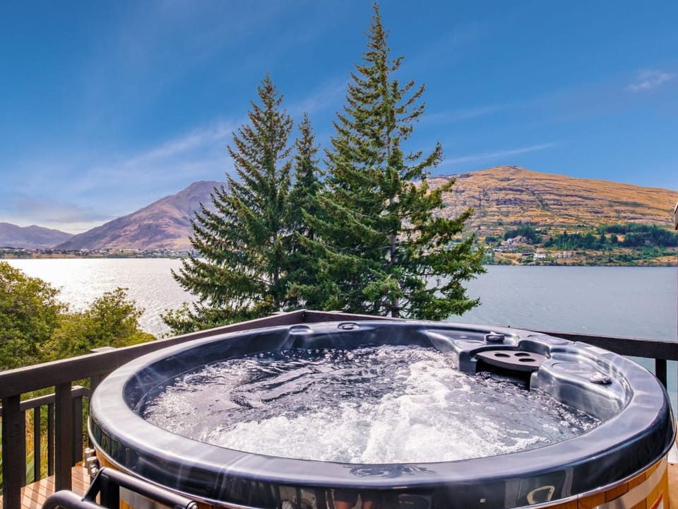 Hot Tub, Balcony/Terrace, Lake view, Mountain view