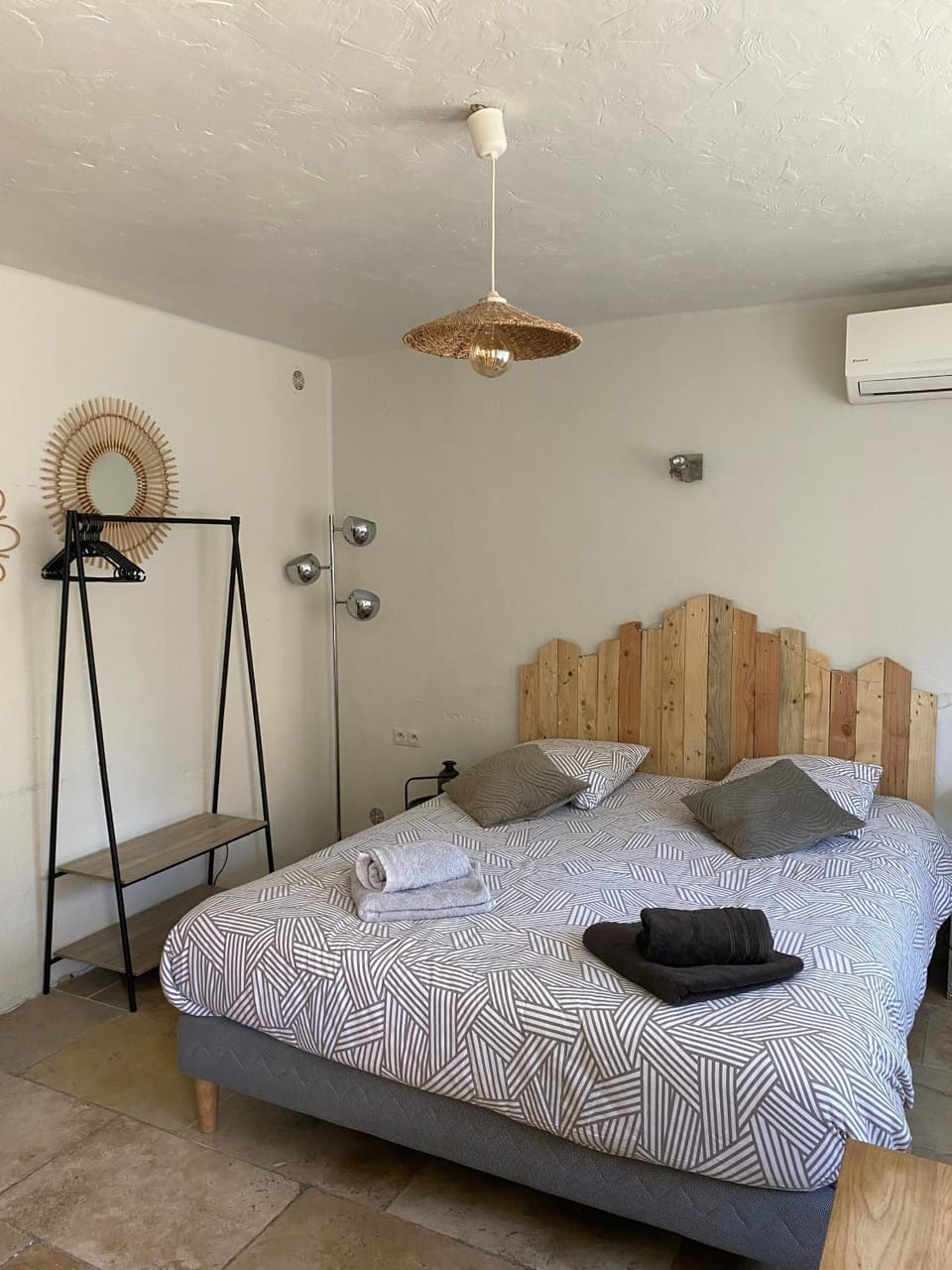 Studio La Source Claire Apartment in L'Isle-sur-la-Sorgue
