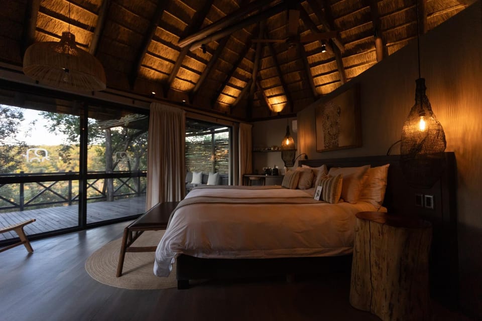 Property building, Bed, Bedroom