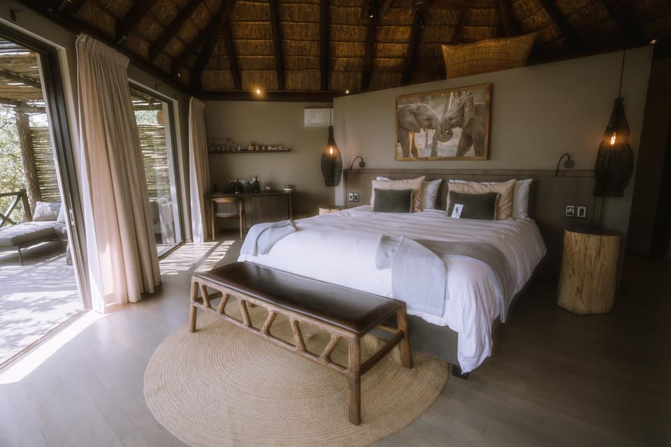 Patio, Bed, Other, Bedroom, Food, Drinks, air conditioner