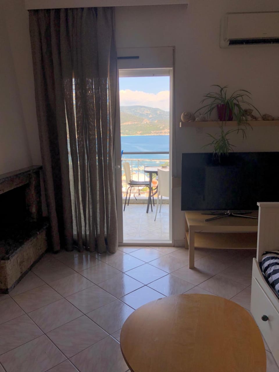 TV and multimedia, Living room, Seating area, Sea view
