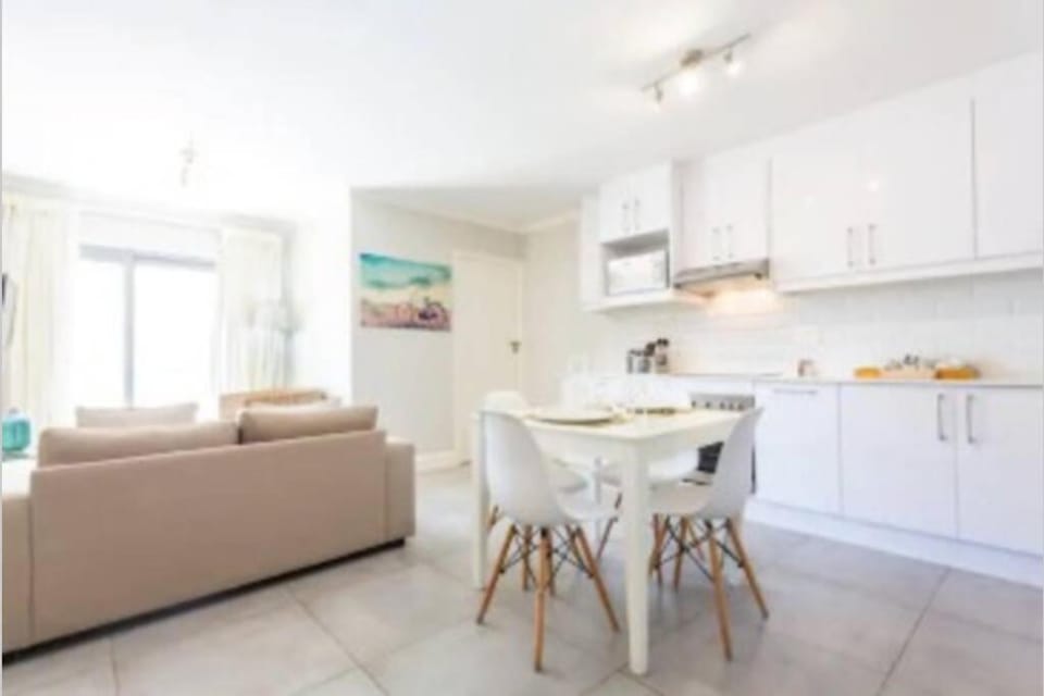 Observatory Rooftop Pool With Gym Apartment in Cape Town