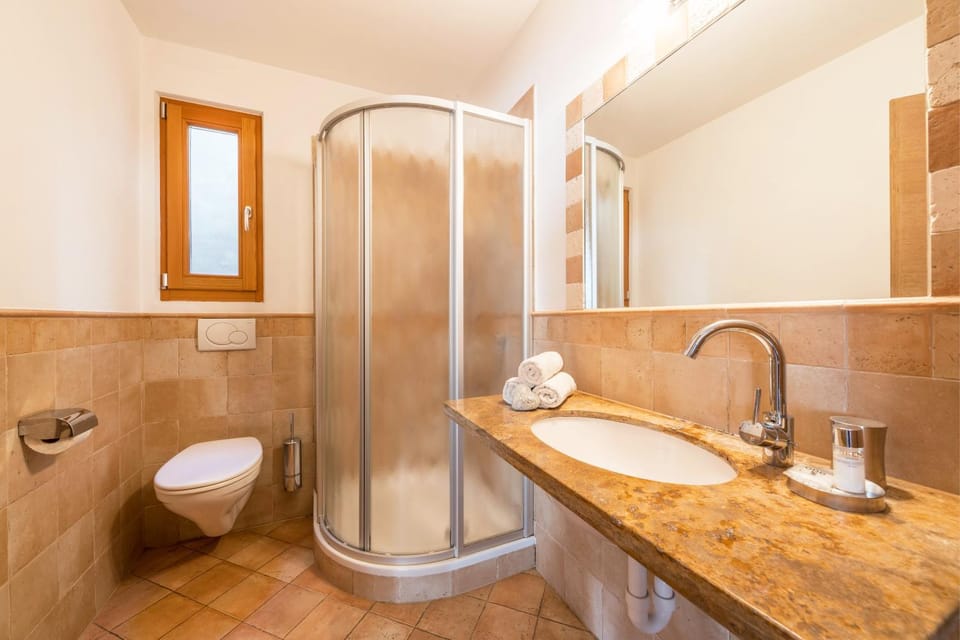 Bathroom, Living room