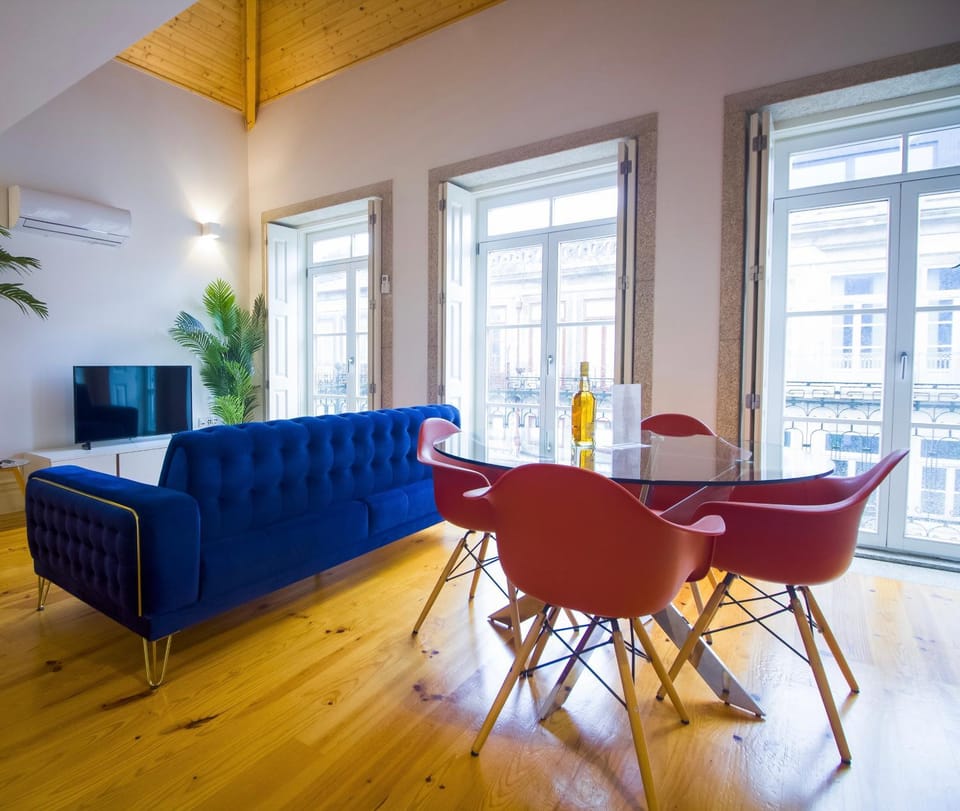 TV and multimedia, Living room, Seating area, Dining area