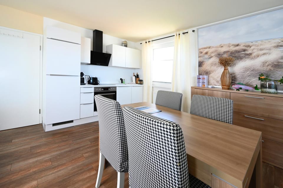 Kitchen or kitchenette, Dining area, kitchen